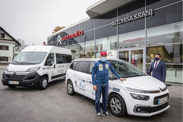 Avtohiša Kranj je postala uradni pokrovitelji voznega parka biatloncev